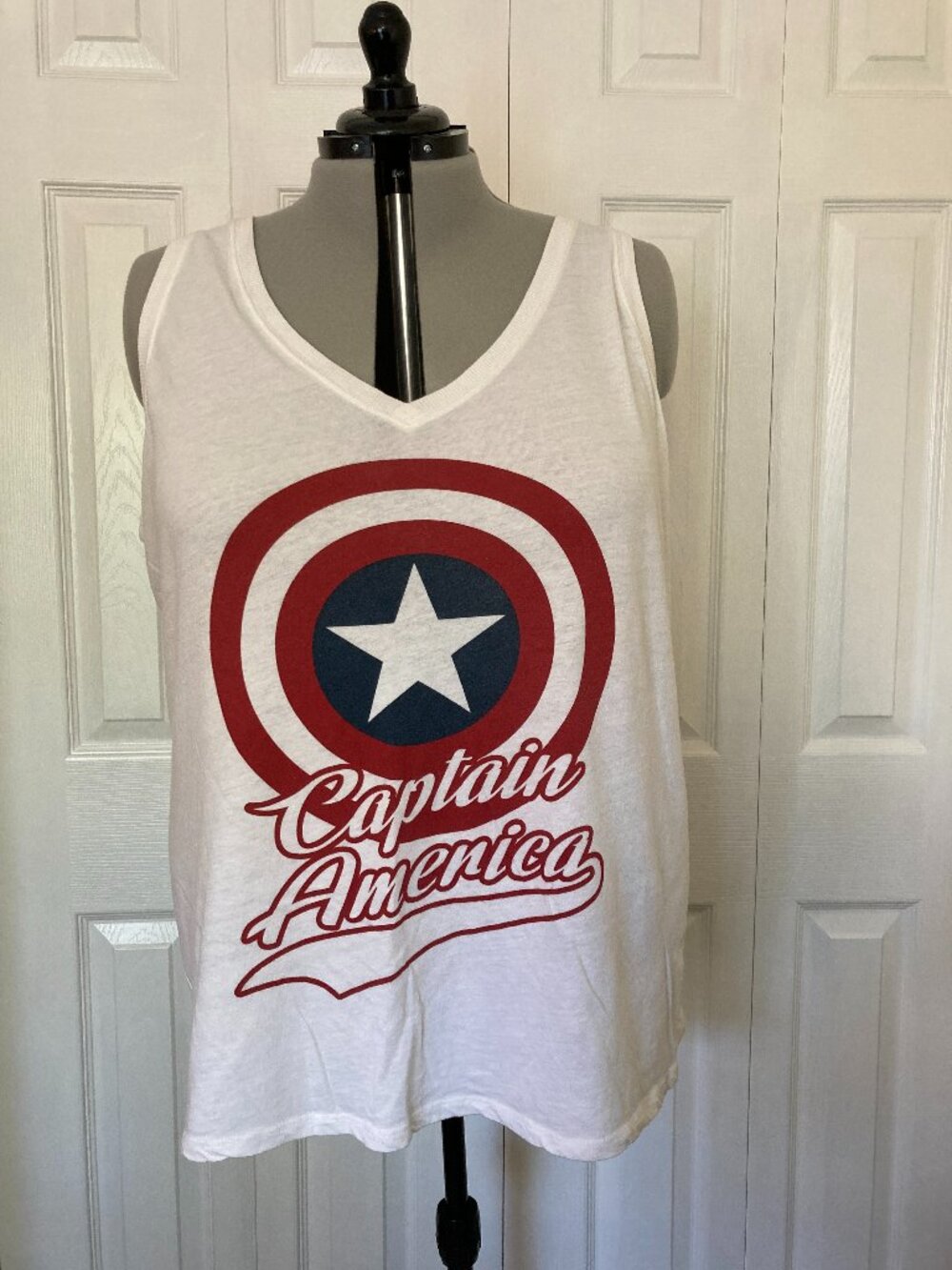 Torrid 4 V Neck Captain America Tank Top